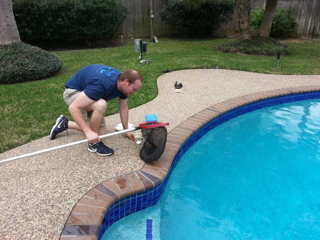 Ricardo Pool Cleaning Services: Service Image-4